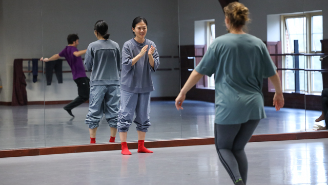 Jung working with dancers in <em>NORRI</em> rehearsal