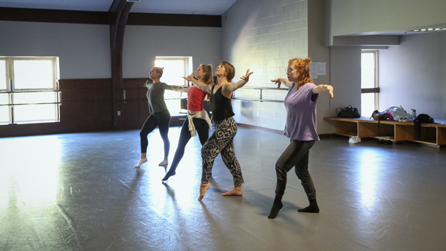 Beale leads School of Dance student in <i>The Rehearsal Artist<i> rehearsal