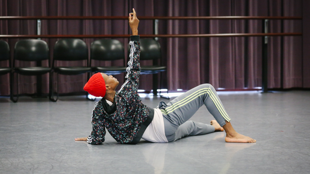 Omagbemi rehearsing <i>To the Things Themselves!</i>